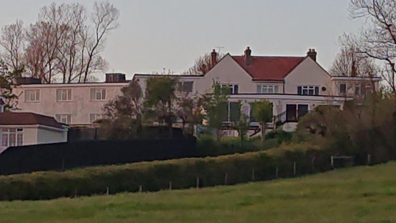 Sandown Manor Exterior photo